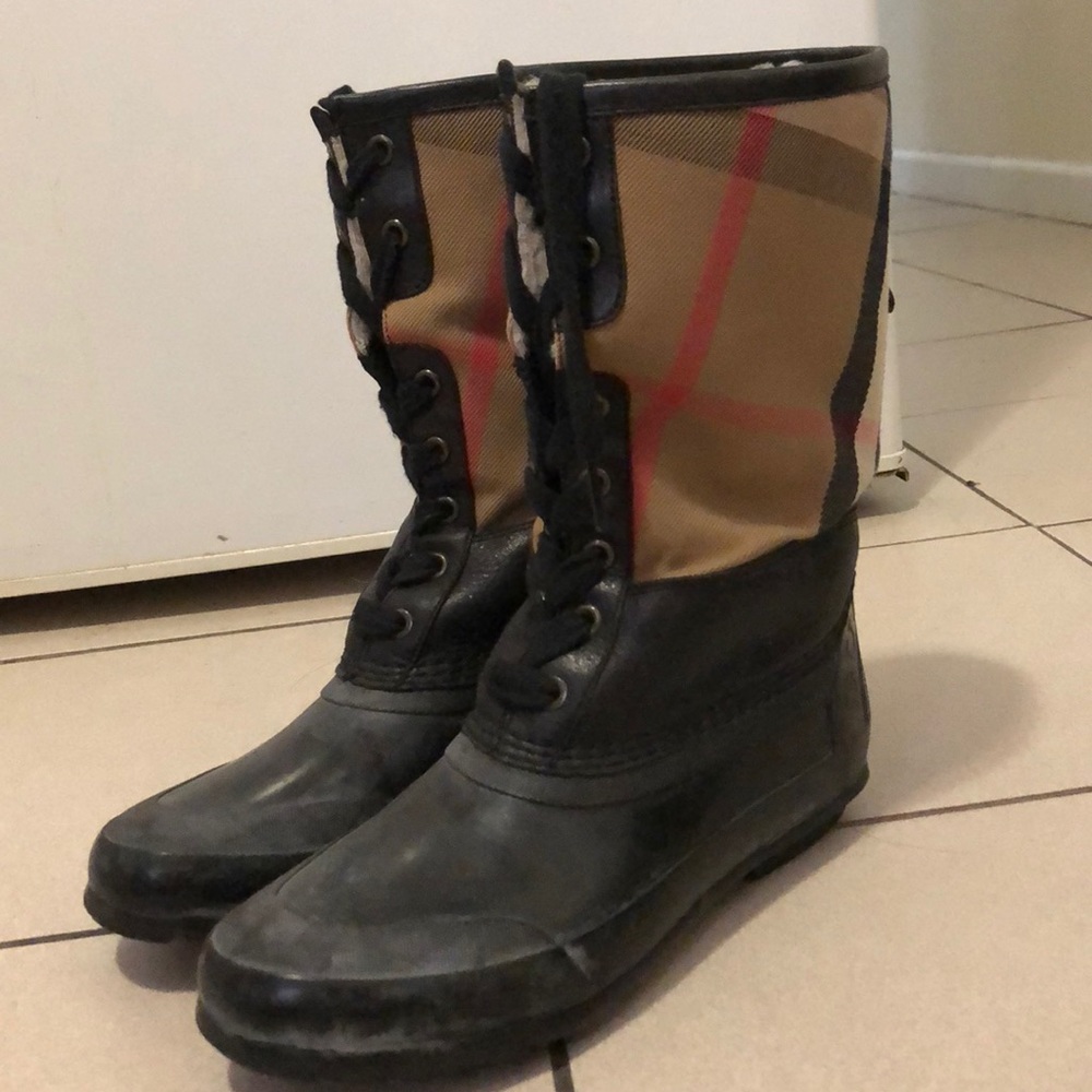 Burberry Snow boots size 6